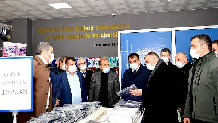Muhtarlar Vahap Küçük Hayır Çarşısını gezdi