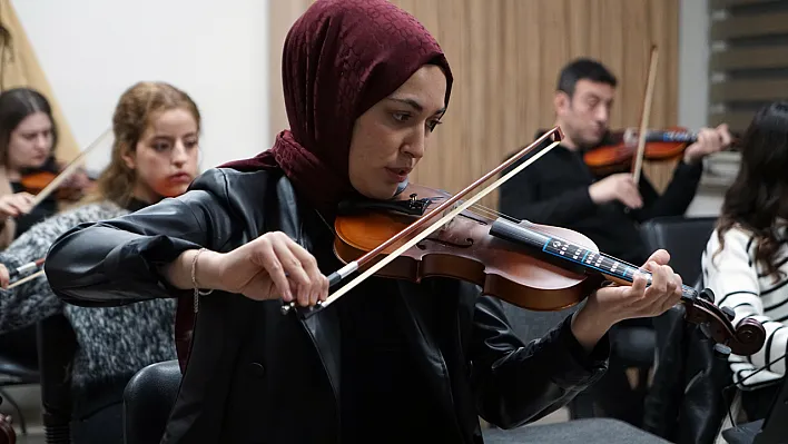 Müziğe Gönül Verenler KAMEK'in Keman Kursunda Buluştu