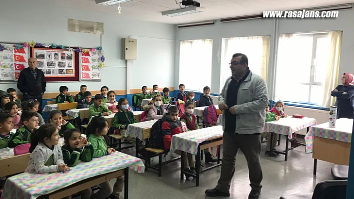 Ne Olsam Büyüyünce Kısa Tiyatro Gösterisi Öğrencilerle Buluştu