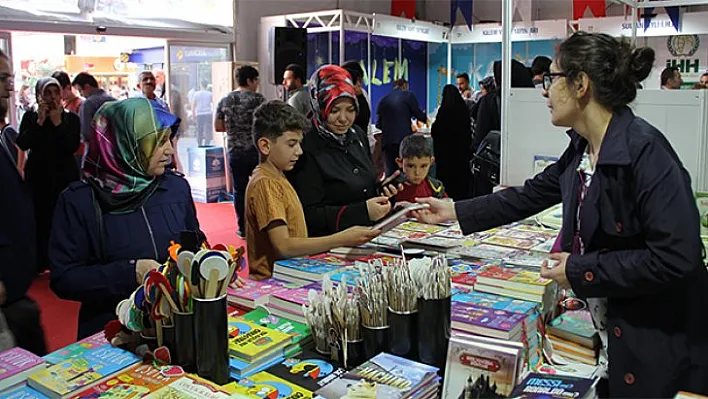 'Okuyan, bilgiyle değer üreten nesiller için çalışıyoruz'