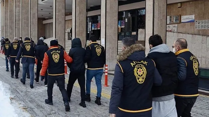 Polis'ten Fuhuş Çetesine Operasyon!