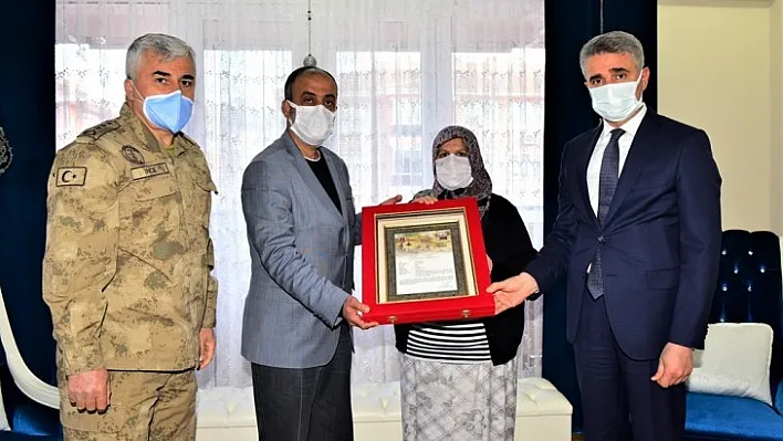 Şehit Özbey'in Ailesine Şehadet Belgesi Takdim Edildi