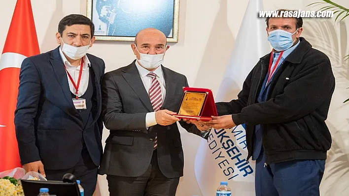 Seyyar çiçekçilerden Başkan Soyer'e teşekkür