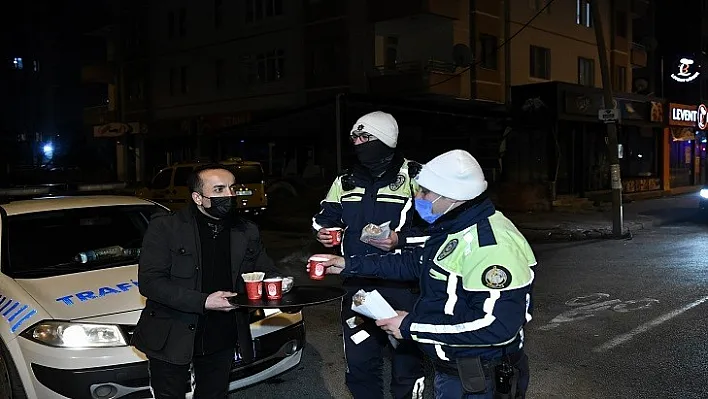 Soğuk Kısıtlama Gününde Sıcak Davranış