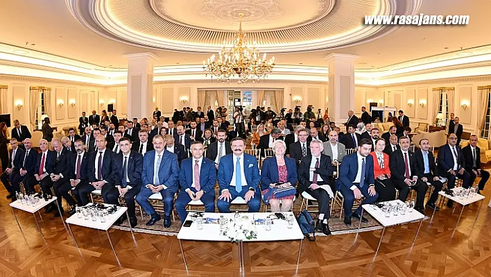 TOBB Başkanı Rifat Hisarcıklıoğlu Elimizdeki Tüm İmkânları Deprem Mağduru İllerimiz İçin Seferber Ettik.