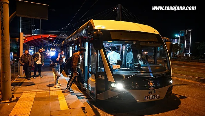 Trambüs gece seferlerine başladı