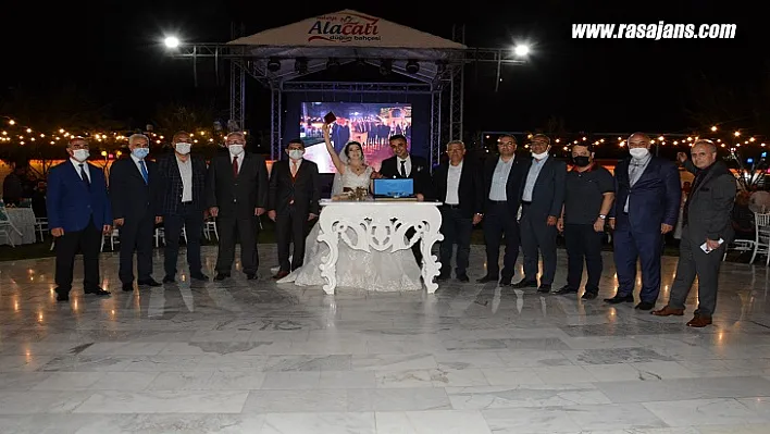 Tunç Ve Karababa Ailesinin Mutlu Günü