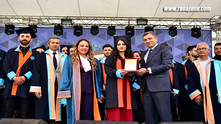 Turgut Özal'da Mezuniyet Töreni Gerçekleşti