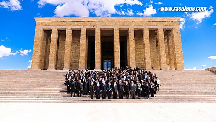 Türk Eğitim Vakfı 57. Kuruluş Yıldönümünde Anıtkabir'de Ata'nın Huzuruna Çıktı