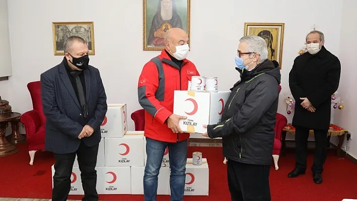 Türk Kızılay'dan ihtiyaç sahibi Rum ailelere gıda yardımı