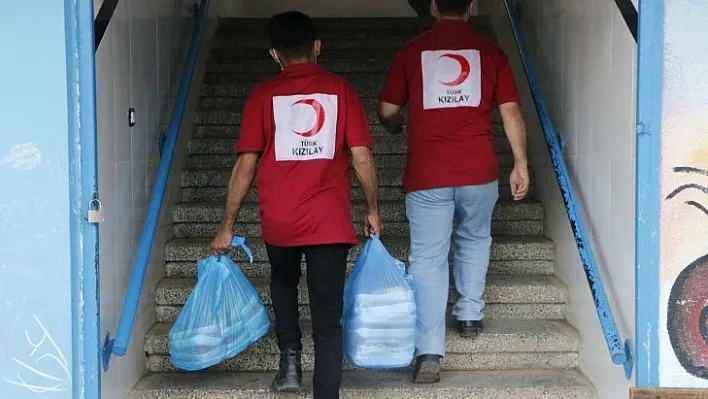 Türk Kızılay Filistin'de Yaraları Sarıyor