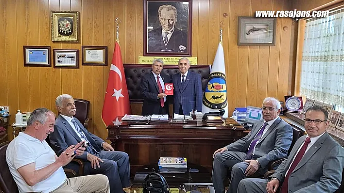Türk Ocakları Yönetiminden Başkan Evren'e Ziyaret