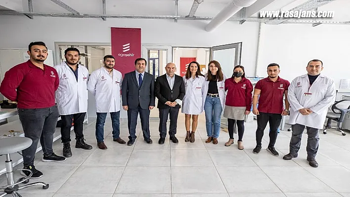 Türkiye'nin en kapsamlı yapı ve zemin laboratuvarı Başkan Soyer Egeşehir Laboratuvarı'nı inceledi