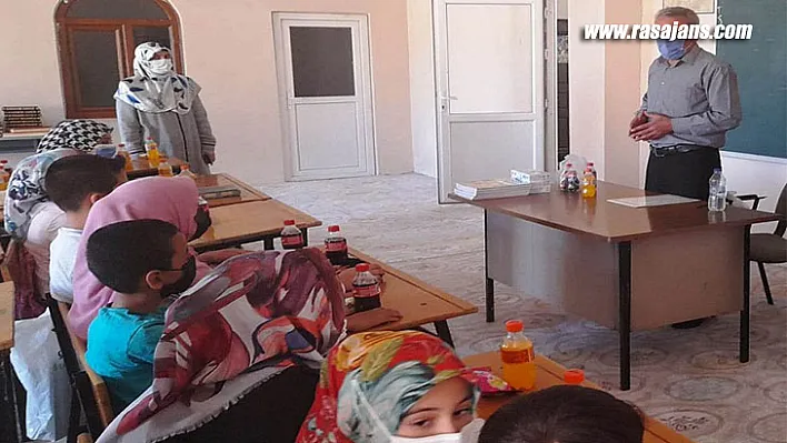 Udh'den Kur'an Kursu'na Gelen Çocuklara Okul Harçlığı