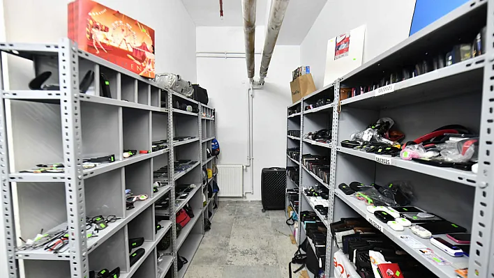 Unutulan Eşyalar Sahiplerini Bekliyor