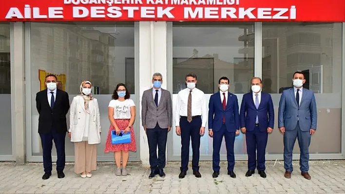 Vali Baruş Doğanşehir'de Kurum Yetkilileri ve Muhtarları Bir Araya Getirdi  