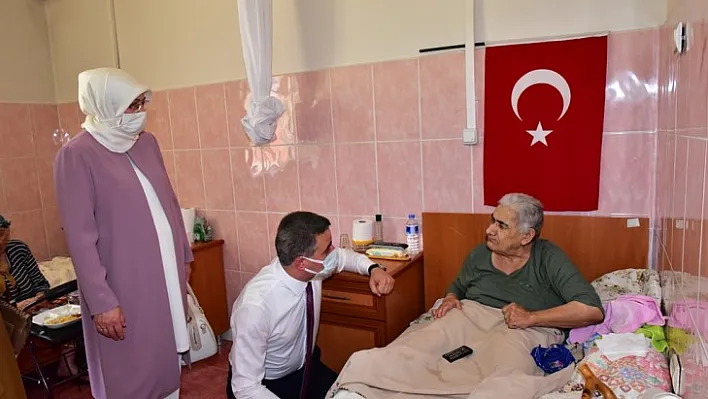 Vali Baruş Huzurevi, Sevgi Evleri Ve Şehit Ailelerini Ziyaret Etti