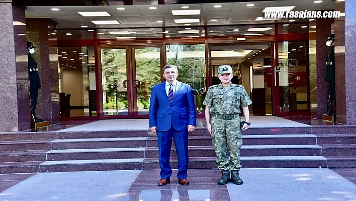 Vali Hulusi Şahin Garnizon Komutanlığına İade-i Ziyarette Bulundu.