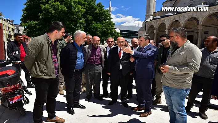 Vali Şahin Yeni Cami'de İncelemelerde Bulundu