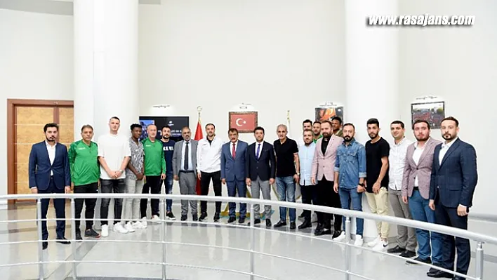 Yeni Malatyaspor Yönetiminden ve Futbolculardan Başkan Gürkan'a Ziyaret