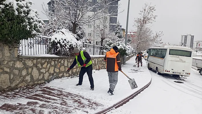 Yeşilyurt Belediyesi'nden Karla Kesintisiz Mücadele!