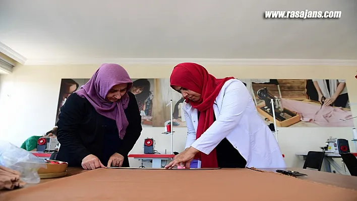 Yeşilyurt Mesleki Eğitim Ve Yaşam Merkezi'nde Açılan Hazır Giyim Kursu Yoğun İlgi Görüyor