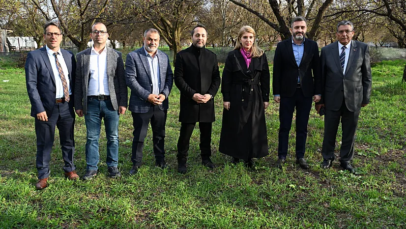 AK Parti Milletvekilleri Malatya'da Kayısı Hasarını İnceledi