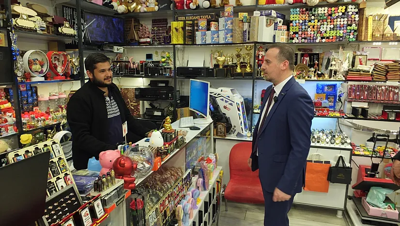 Başkan Karademir Esnaf Hayatta Kalma Mücadelesi Veriyor