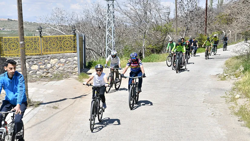 Bisikletçiler Baharın Gelişini Pedallarına Taşıdı