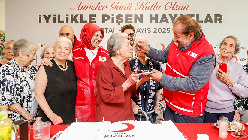 Kızılay'dan Depremzede Anneler İçin Yürek Isıtan Kutlama