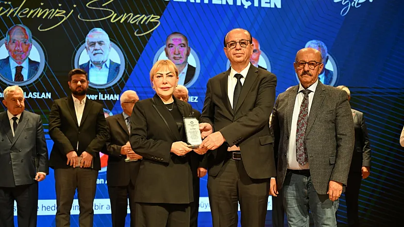 Prof. Dr. Yasemin Açık'a  İnönü Üniversitesi'nden Plaket