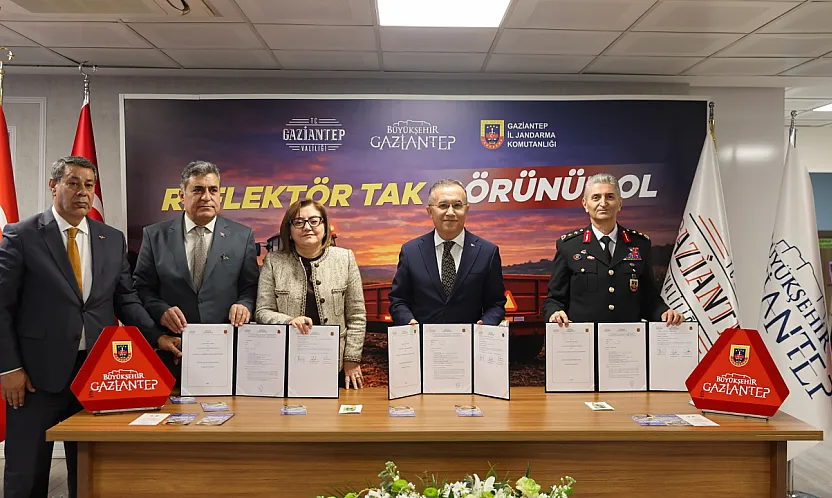 İş Birliğinde, Çiftçilere Reflektör Dağıtımı İçin Protokol İmza Töreni Düzenlendi