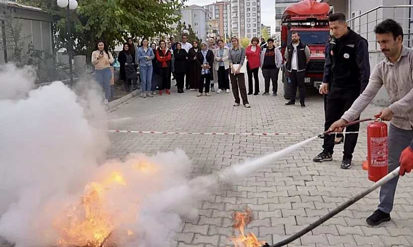 Malatya'da Sağlık Çalışanlarına Afet Farkındalık Eğitimi