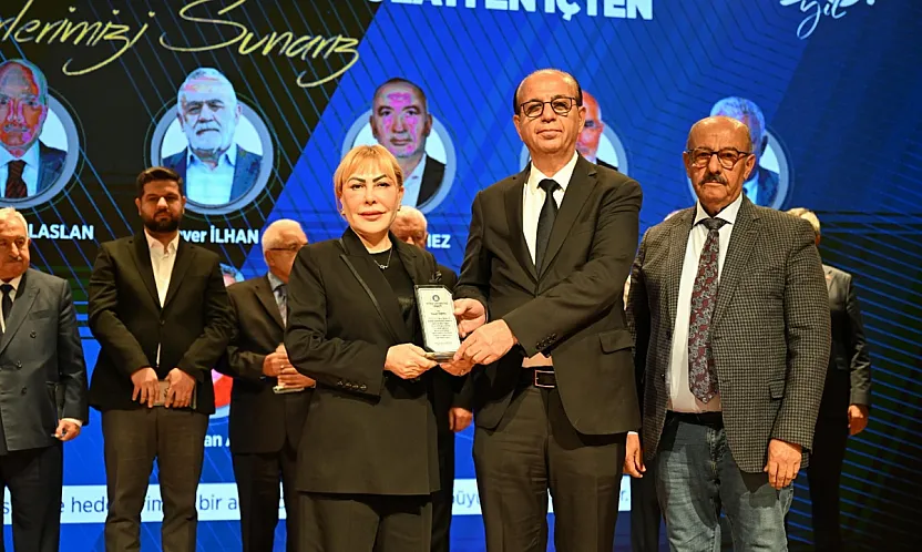 Prof. Dr. Yasemin Açık'a  İnönü Üniversitesi'nden Plaket